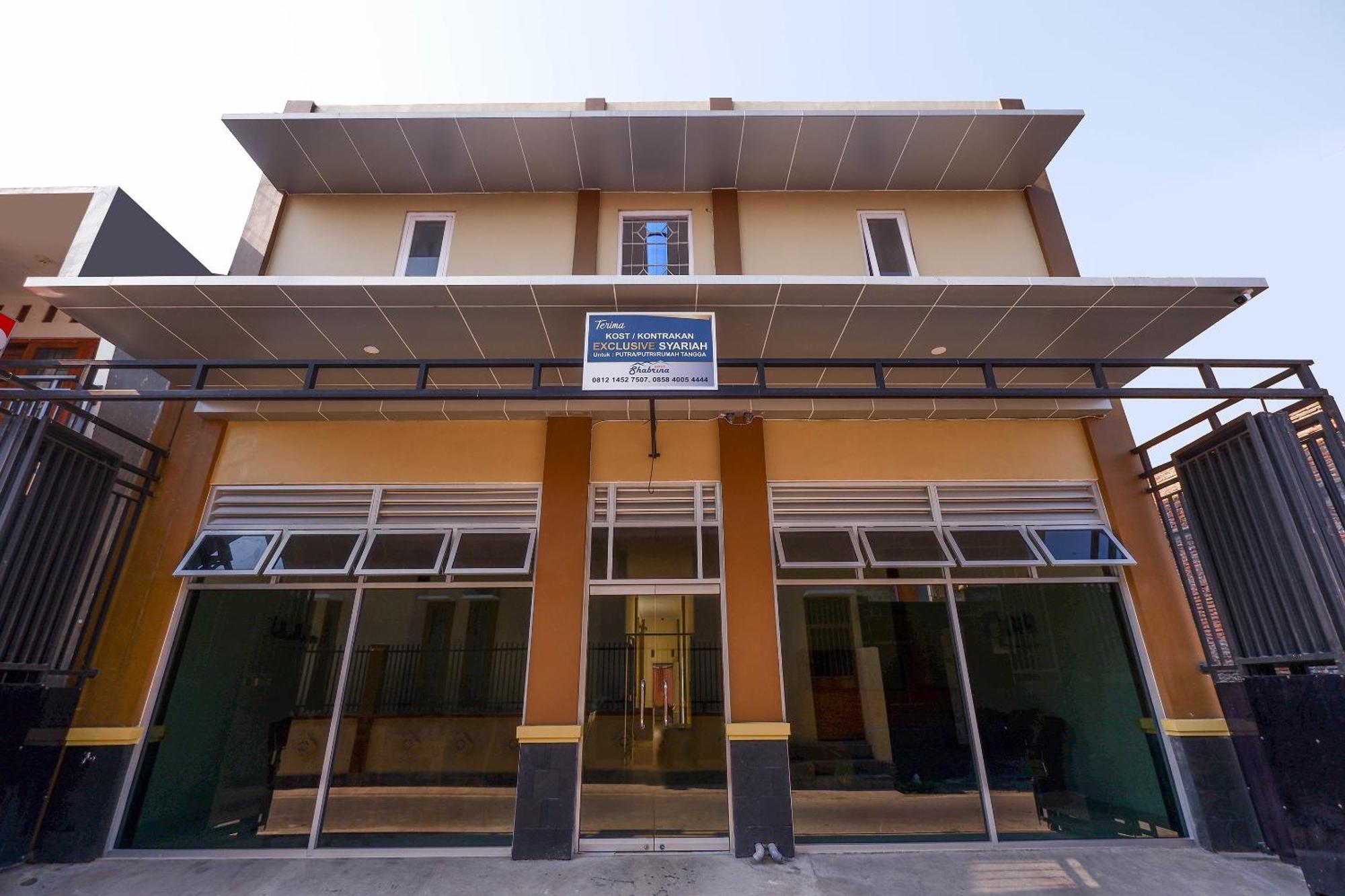 Super Oyo 1506 Shabrina 2 Syariah Hotel Surakarta  Exterior photo